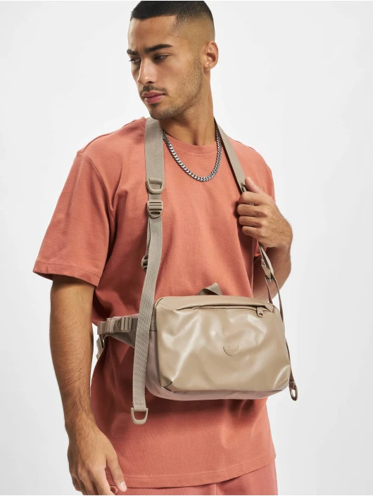 Adidas Originals Tasche Rifta In Braun 1 Adidas Originals Tasche Rifta In Braun